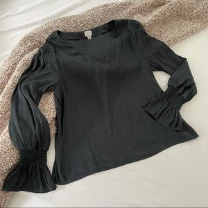Silky bell sleeve top - SIZE M